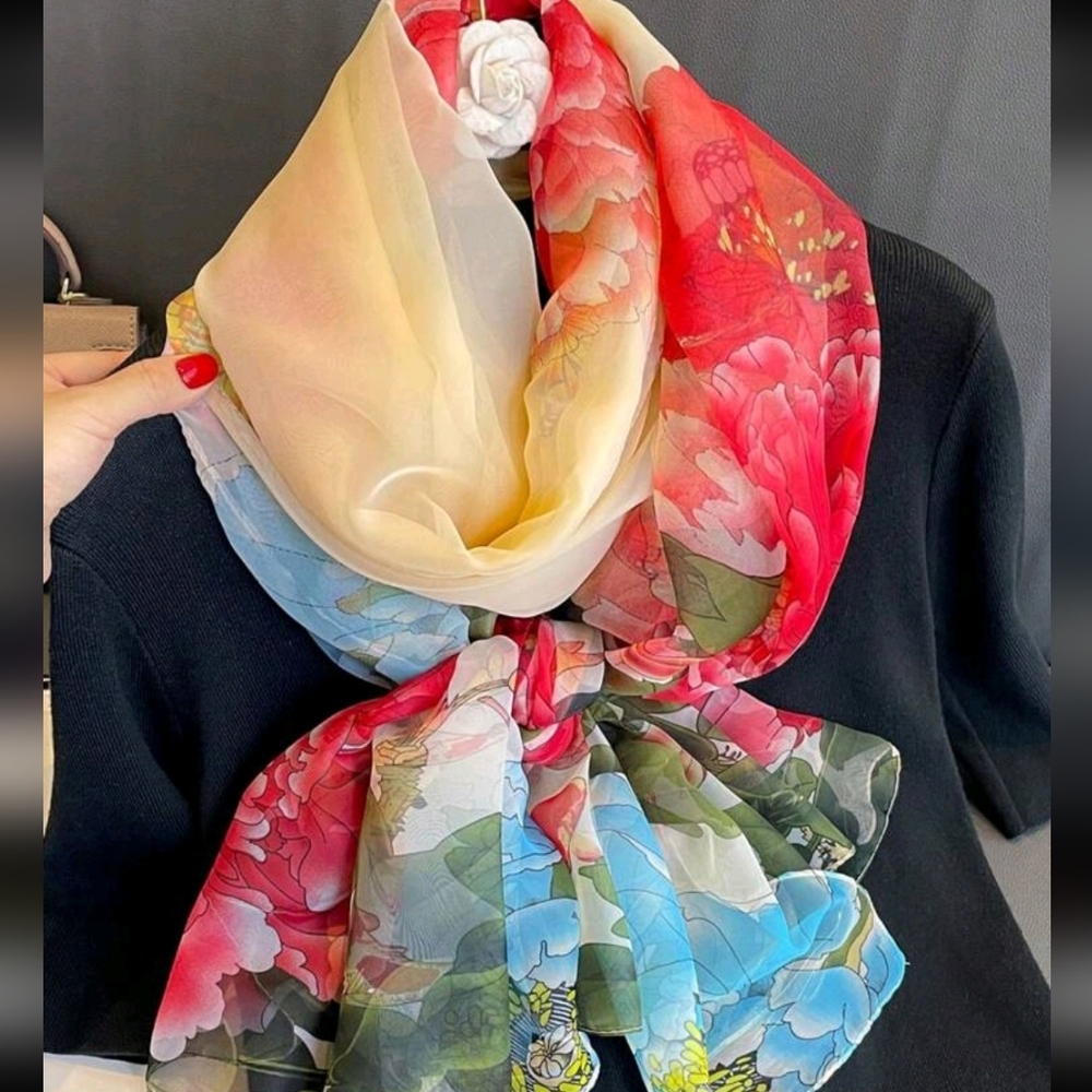 NWT SASSOFOED BOUTIQUE -Floral Multicolor Scarf.